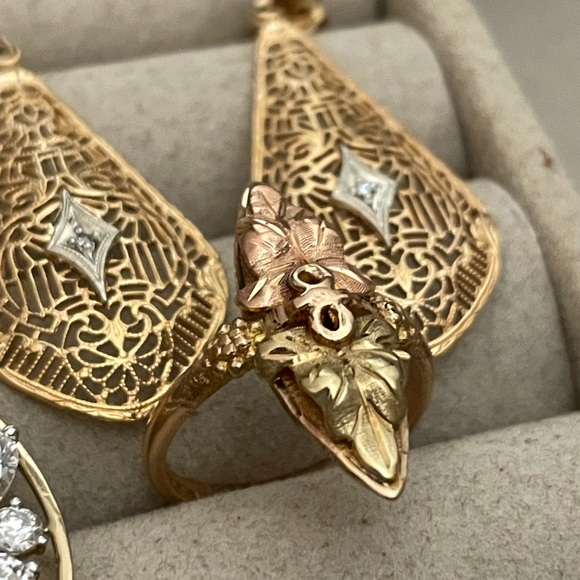 10K solid gold black hills tri color grape leaves navette cocktail pinky ring - Picture 8 of 10